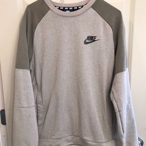 NIKE light gray and navy green crew neck
